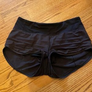 Lululemon black speed up low-rise lined short 2.5”
